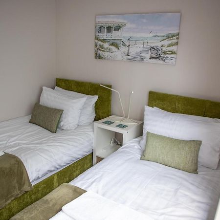 Wave Stays - Ground Floor Apartment - Outside Seating Area Cleveleys Dış mekan fotoğraf