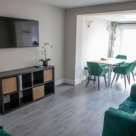 Wave Stays - Ground Floor Apartment - Outside Seating Area Cleveleys Dış mekan fotoğraf