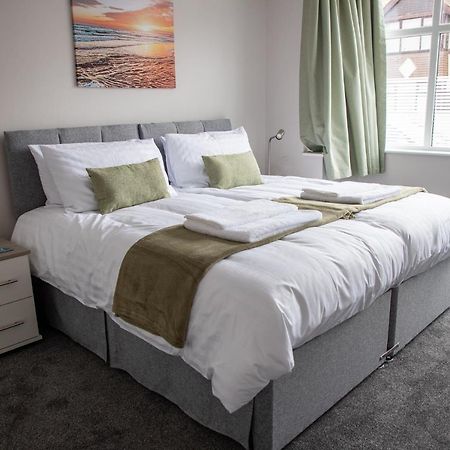 Wave Stays - Ground Floor Apartment - Outside Seating Area Cleveleys Dış mekan fotoğraf