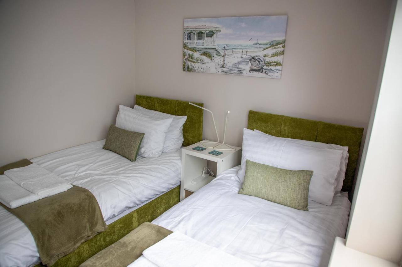 Wave Stays - Ground Floor Apartment - Outside Seating Area Cleveleys Dış mekan fotoğraf