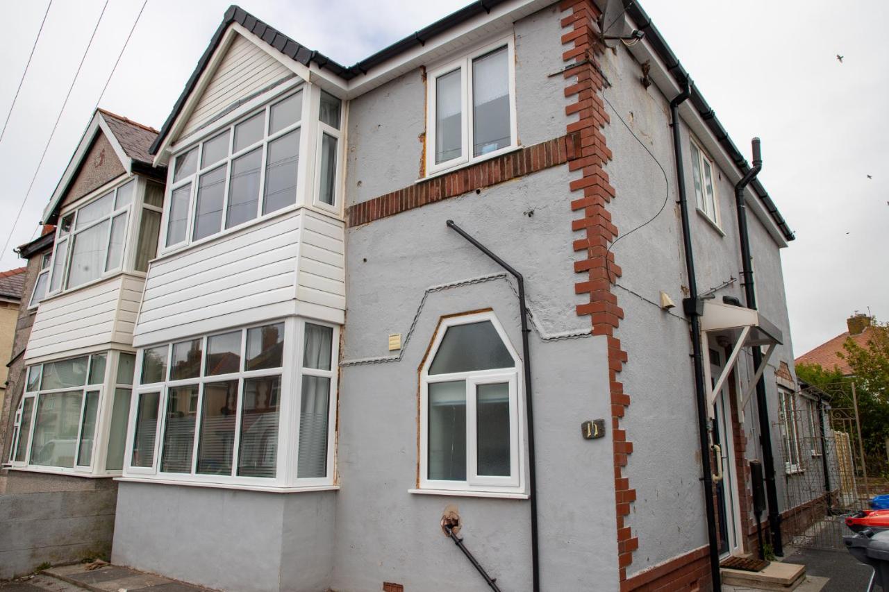 Wave Stays - Ground Floor Apartment - Outside Seating Area Cleveleys Dış mekan fotoğraf