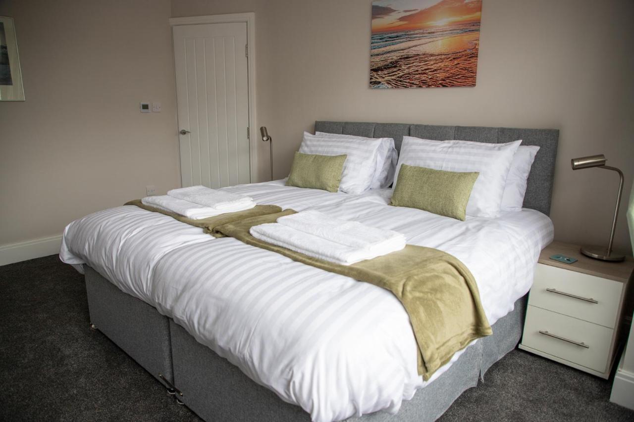 Wave Stays - Ground Floor Apartment - Outside Seating Area Cleveleys Dış mekan fotoğraf