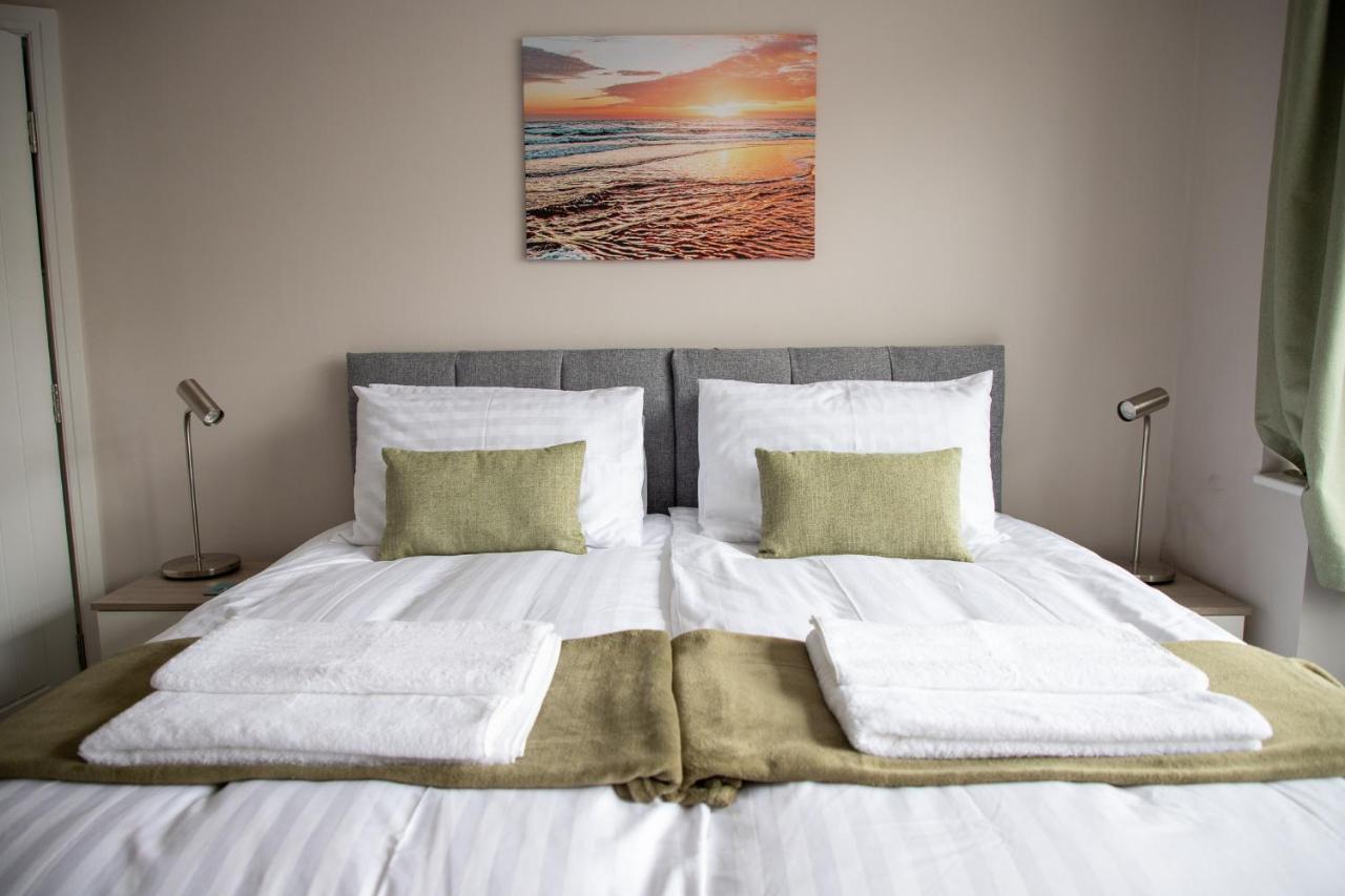 Wave Stays - Ground Floor Apartment - Outside Seating Area Cleveleys Dış mekan fotoğraf