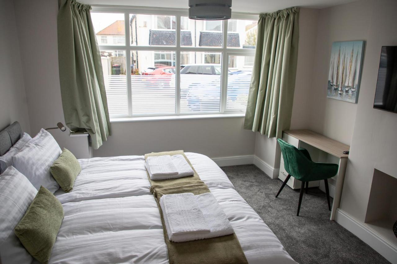 Wave Stays - Ground Floor Apartment - Outside Seating Area Cleveleys Dış mekan fotoğraf