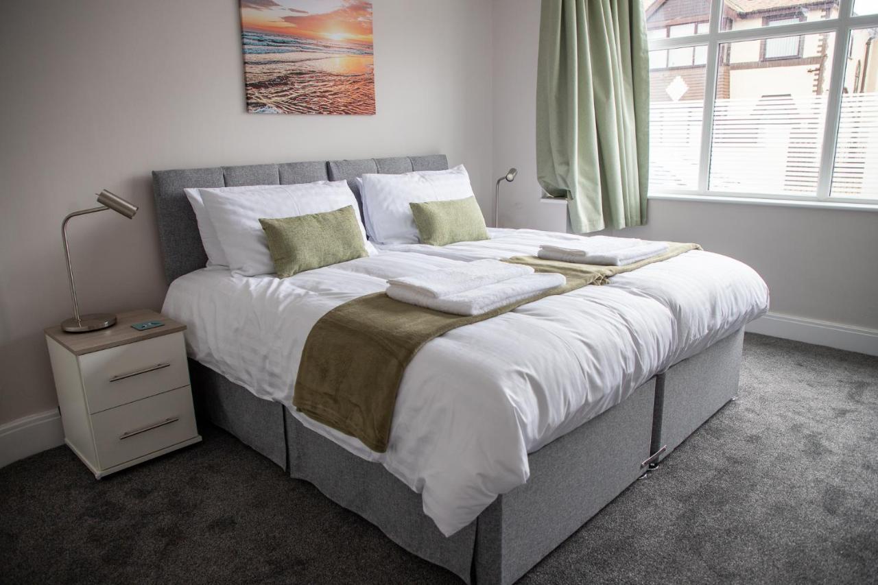 Wave Stays - Ground Floor Apartment - Outside Seating Area Cleveleys Dış mekan fotoğraf