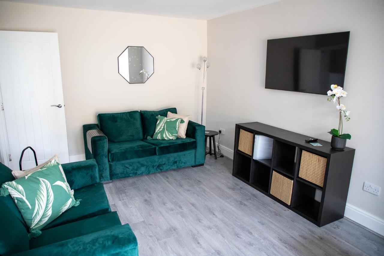 Wave Stays - Ground Floor Apartment - Outside Seating Area Cleveleys Dış mekan fotoğraf